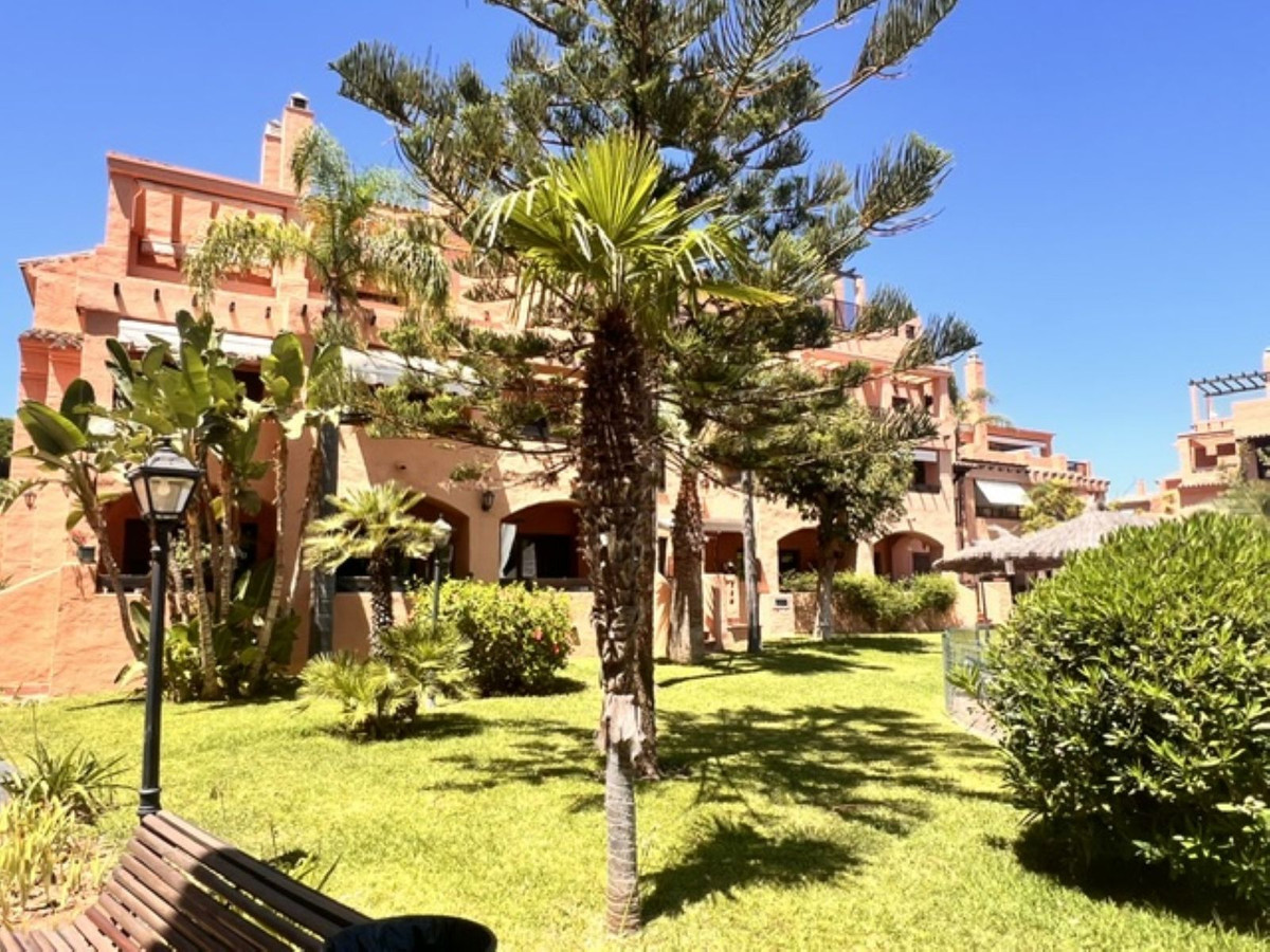 Ground Floor Apartment for long term rent in Hacienda del Sol, Estepona East