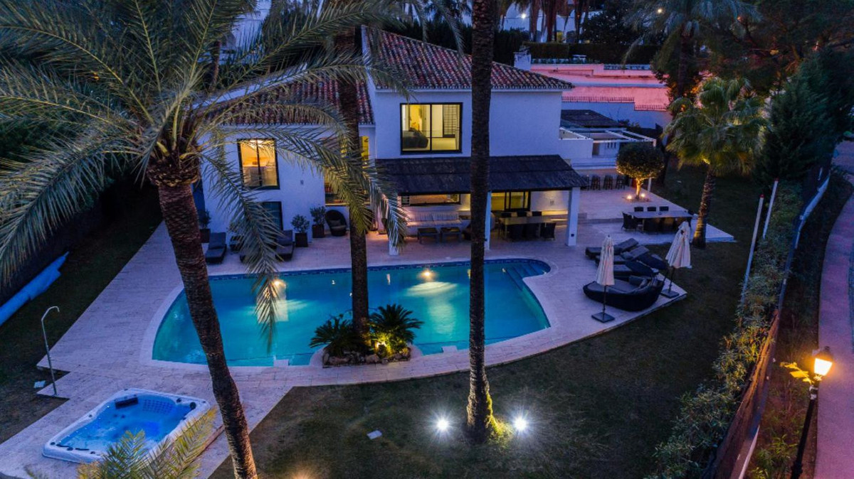 Villa for rent in Nueva Andalucia, Marbella