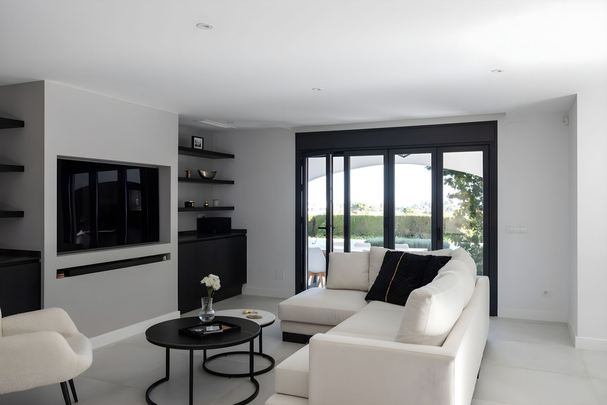 Villa for long term rent in Benahavis
