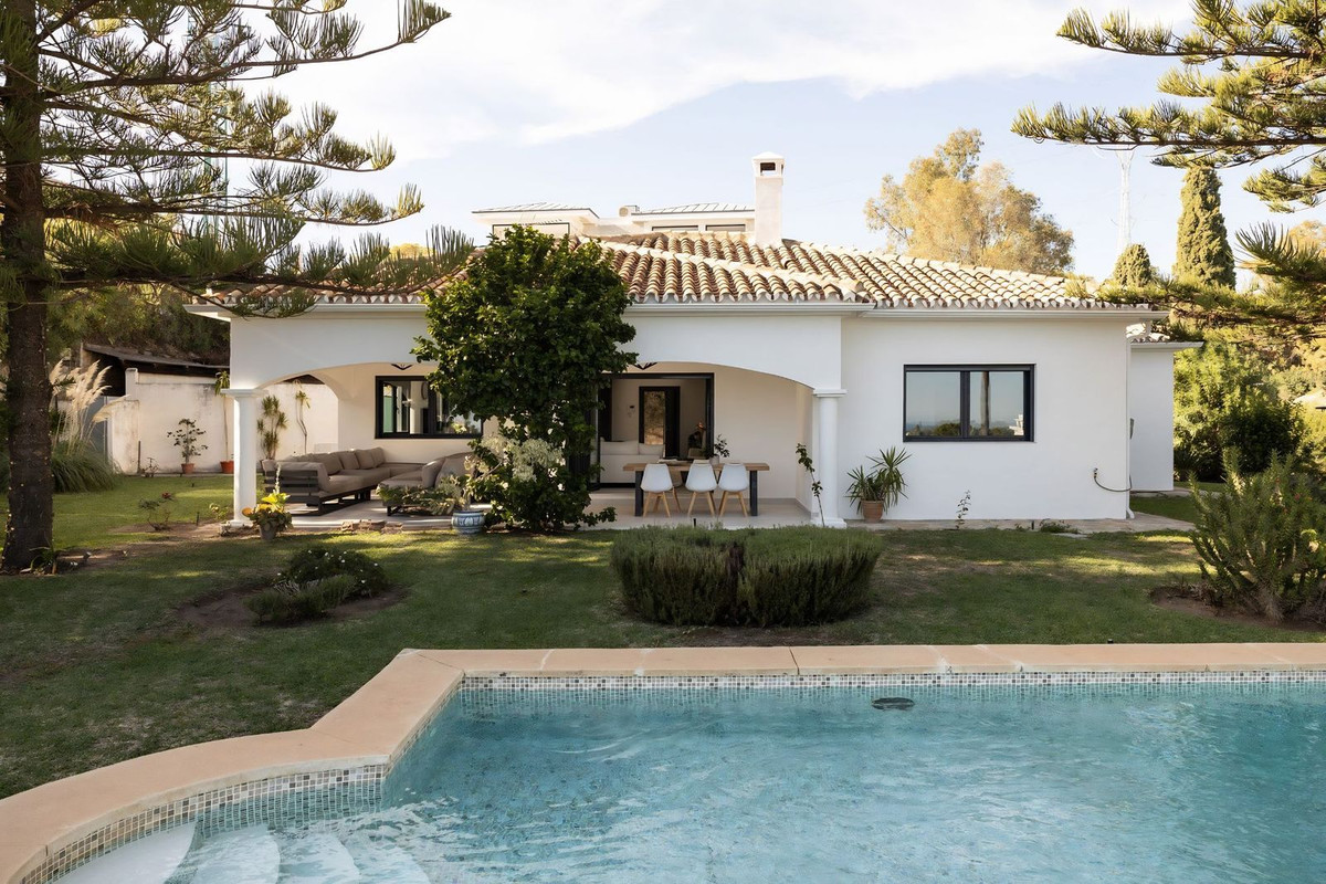 Villa for long term rent in Benahavis