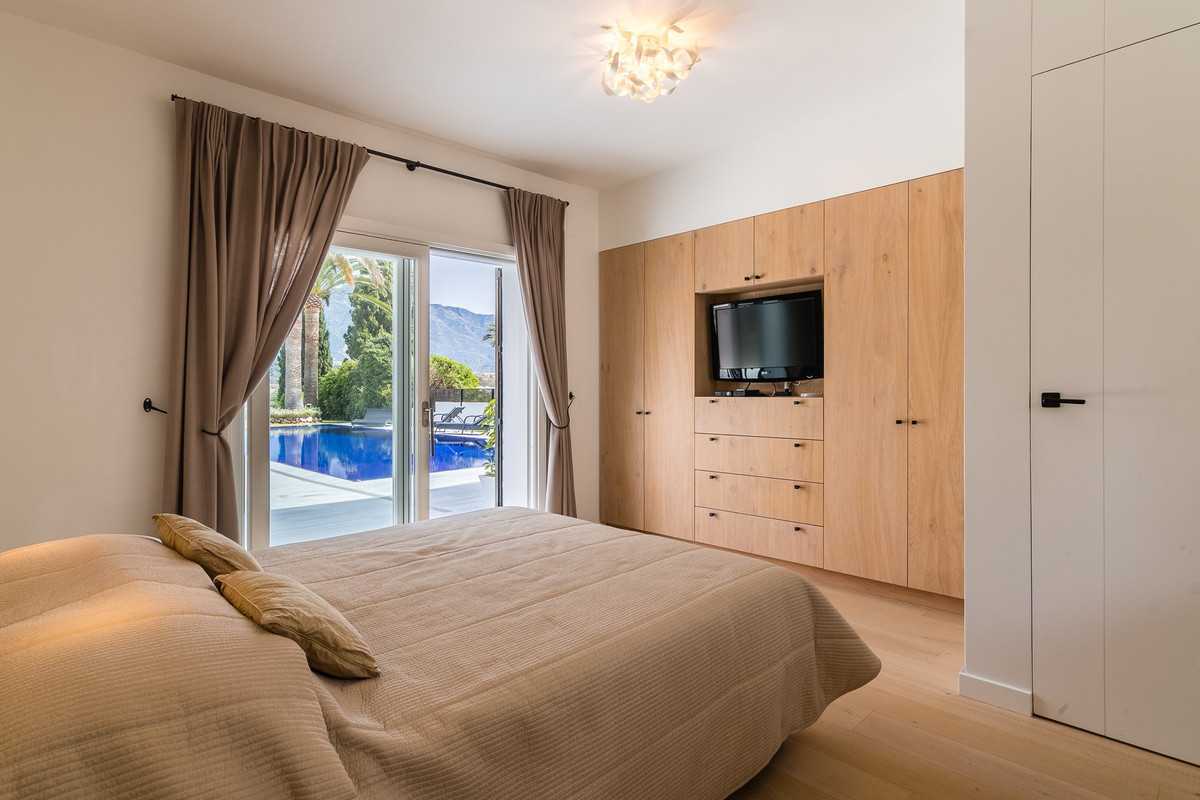 Villa for rent in Las Brisas, Nueva Andalucia