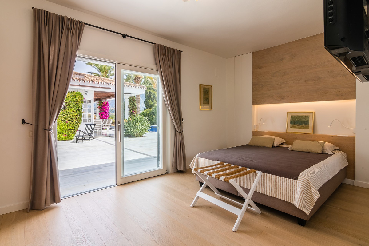 Villa for rent in Las Brisas, Nueva Andalucia