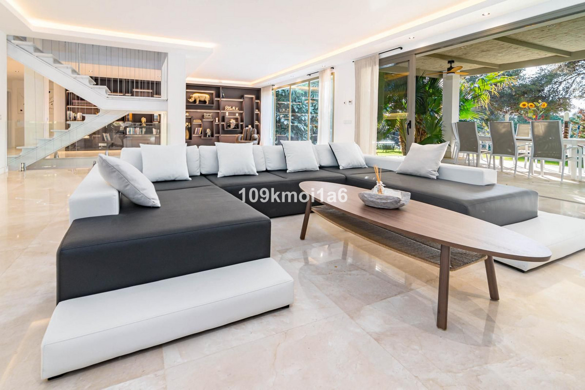 Villa for rent in Rio Real, Marbella East