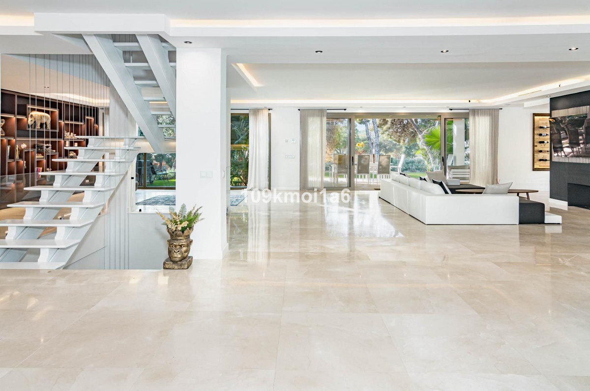 Villa for rent in Rio Real, Marbella East
