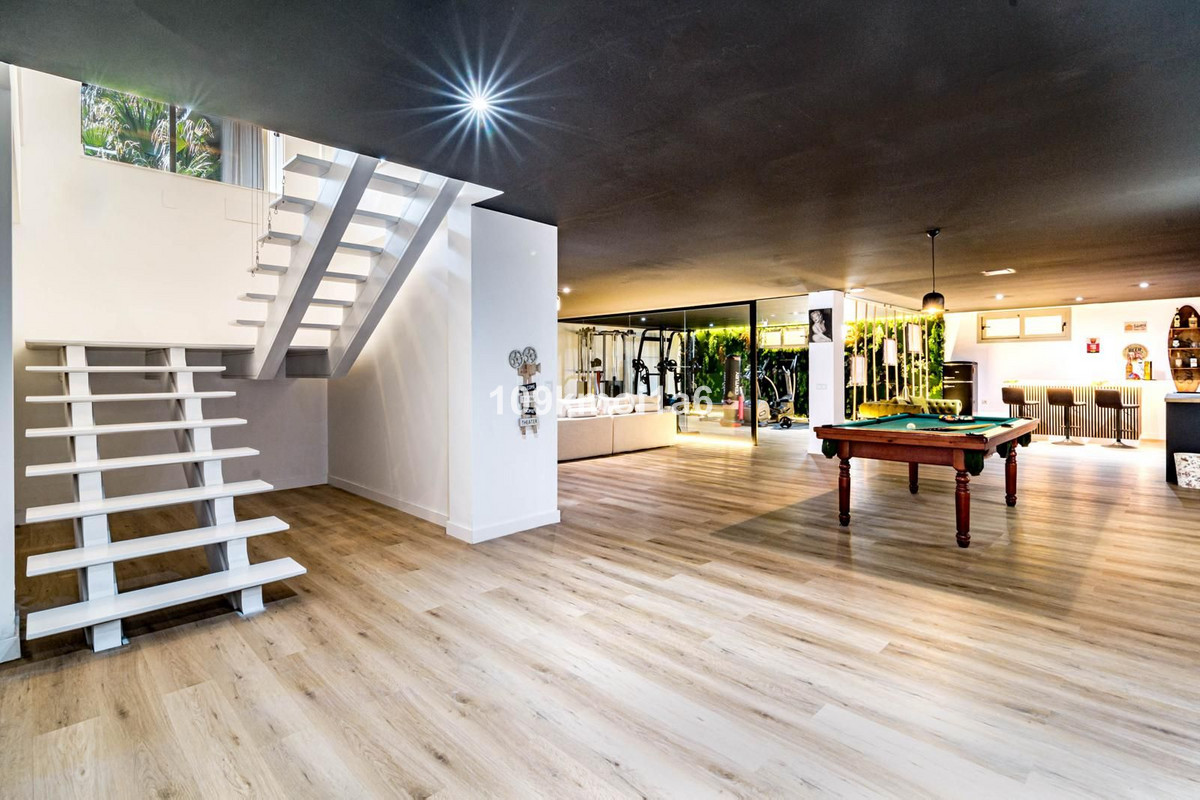 Villa for rent in Rio Real, Marbella East