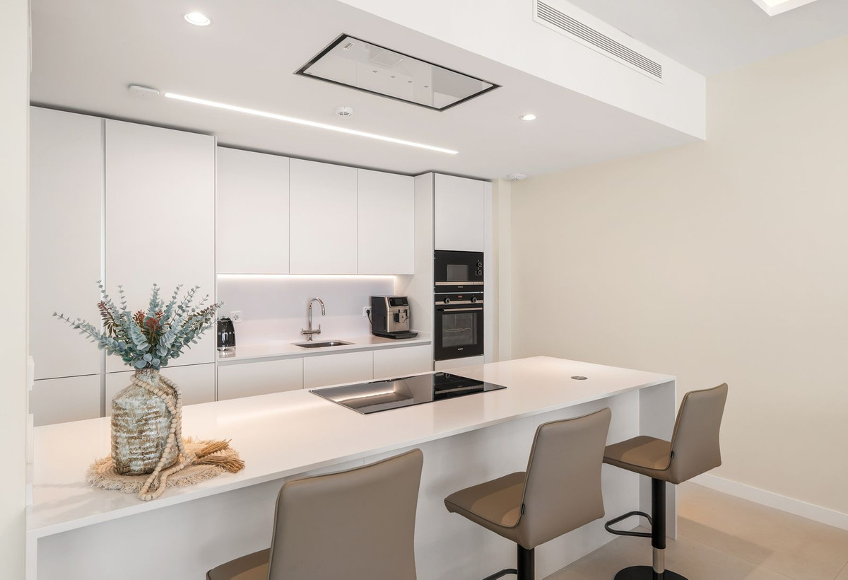 Villa for rent in Santa Clara, Marbella East