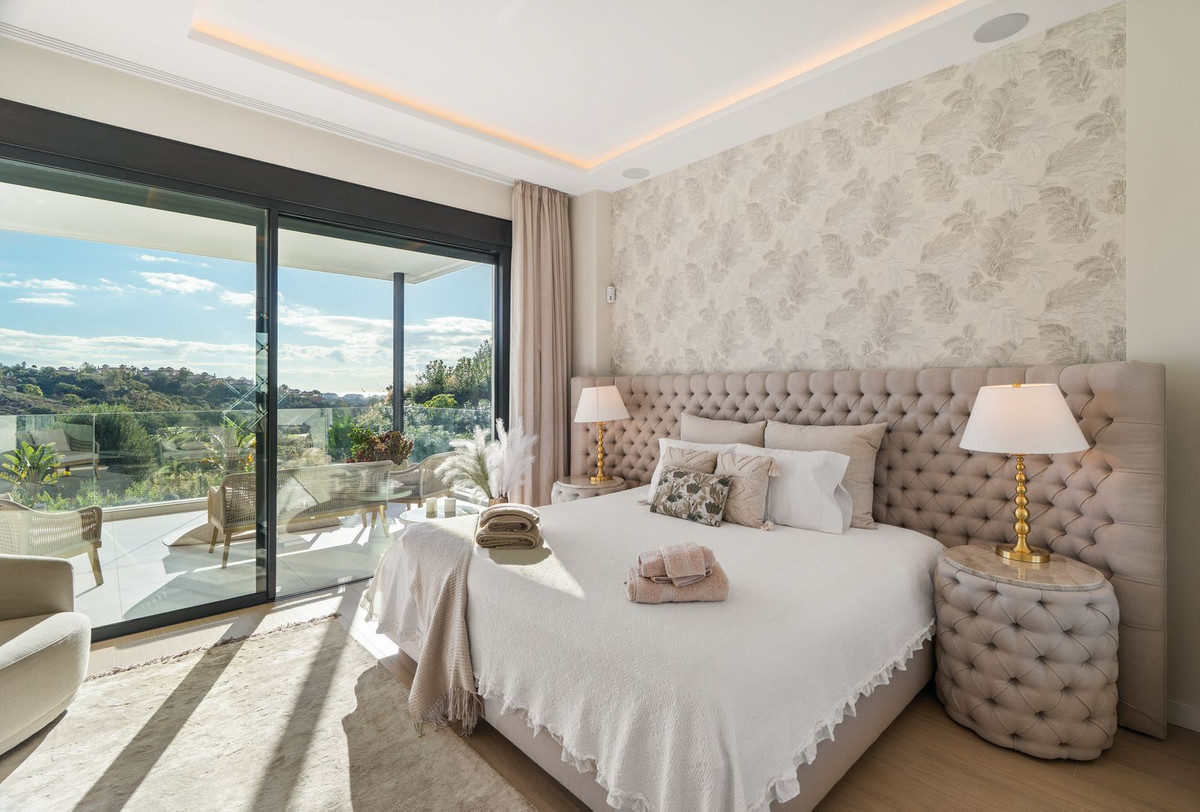 Villa for rent in Santa Clara, Marbella East