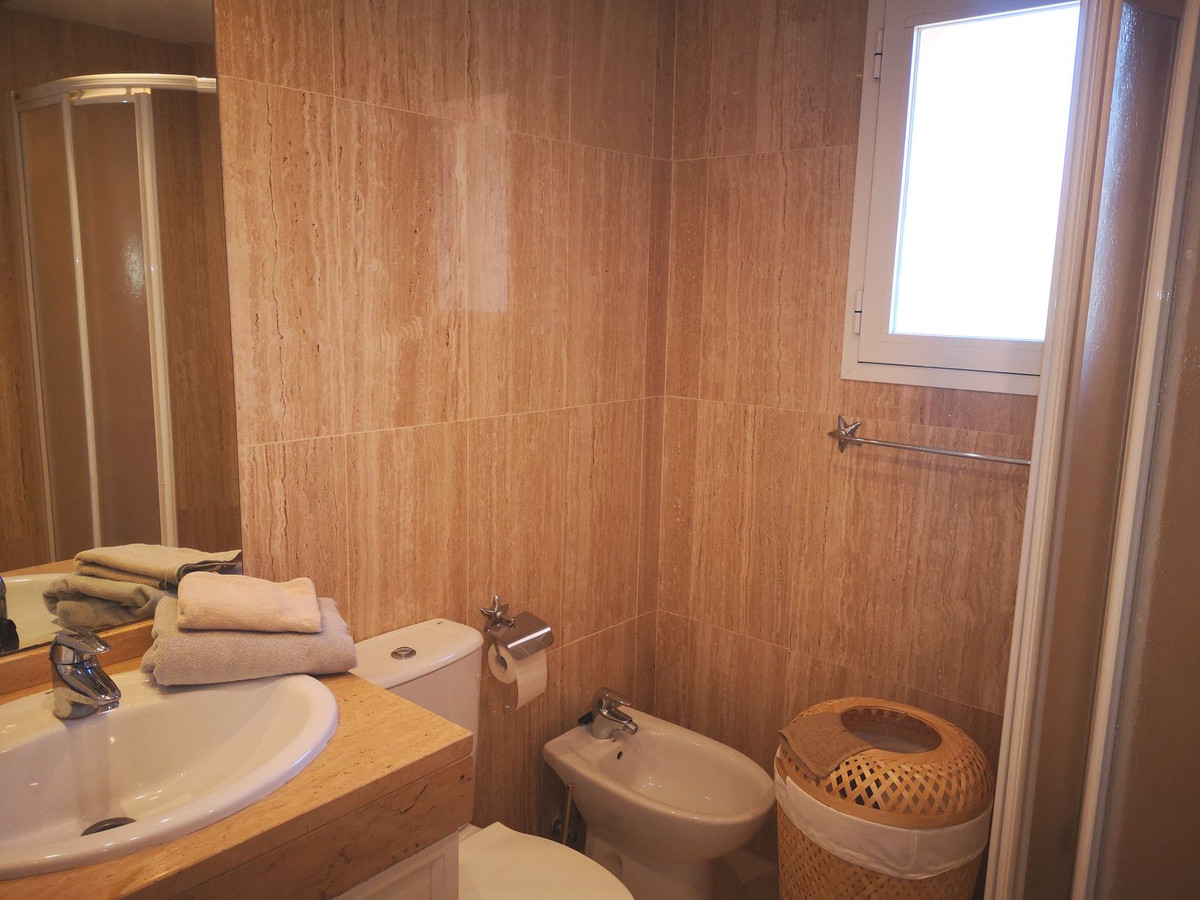 Apartment for short term rent in Elviria, Marbella East