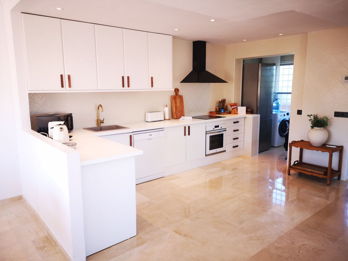 Apartment for short term rent in Elviria, Marbella East