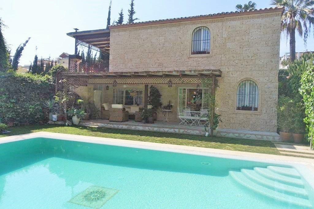 Villa for long term rent in Nueva Andalucia, Marbella