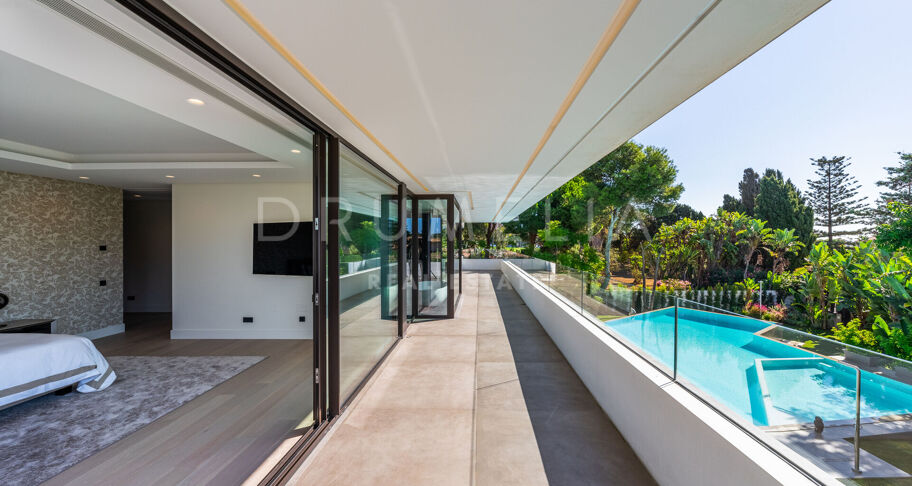 Impressive Brand-New State-of-the Art Modern House in Seaside Casasola