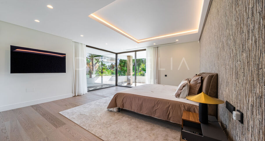 Impressive Brand-New State-of-the Art Modern House in Seaside Casasola