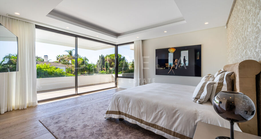 Impressive Brand-New State-of-the Art Modern House in Seaside Casasola
