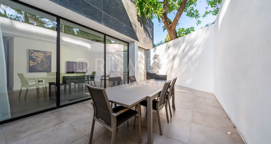Impressive Brand-New State-of-the Art Modern House in Seaside Casasola