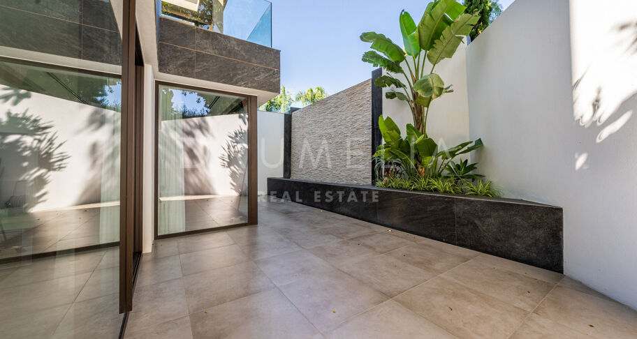 Impressive Brand-New State-of-the Art Modern House in Seaside Casasola