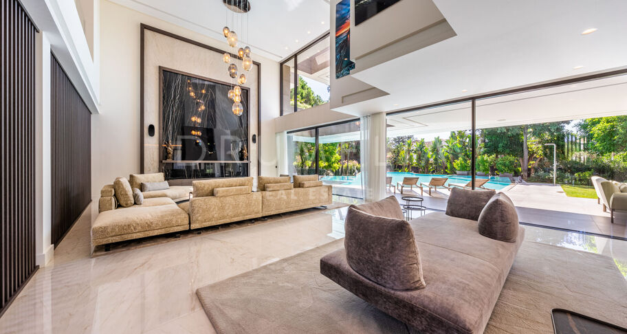 Impressive Brand-New State-of-the Art Modern House in Seaside Casasola
