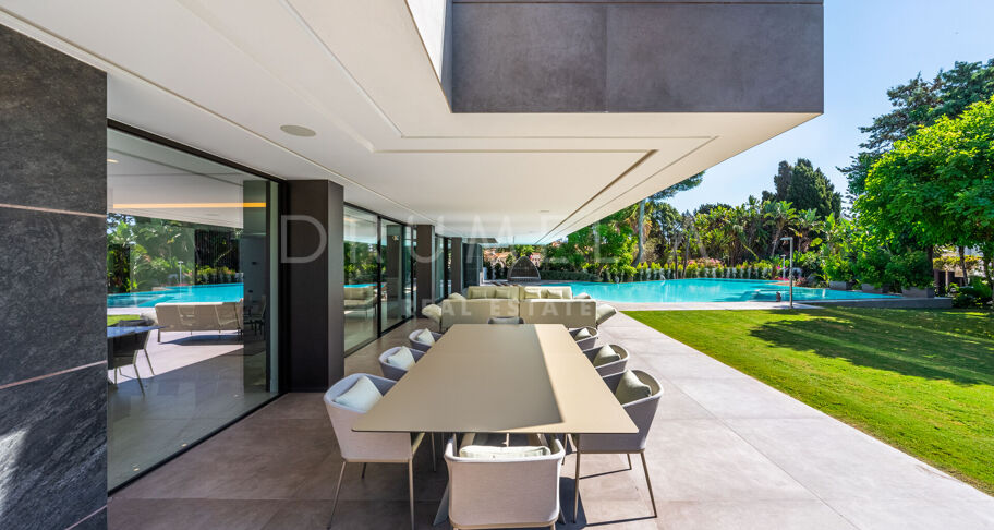 Impressive Brand-New State-of-the Art Modern House in Seaside Casasola
