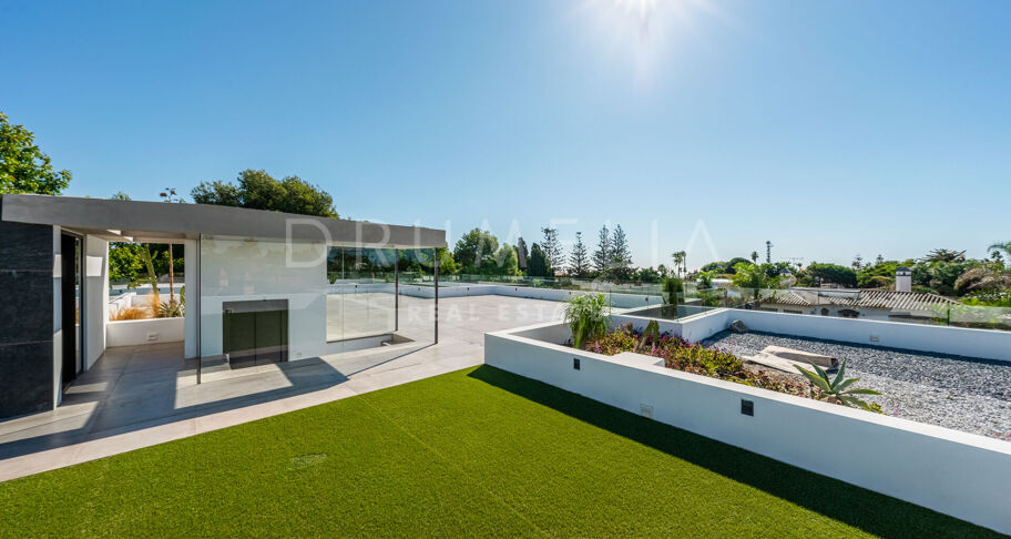 Impressive Brand-New State-of-the Art Modern House in Seaside Casasola