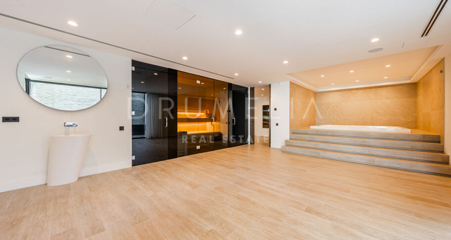 Impressive Brand-New State-of-the Art Modern House in Seaside Casasola