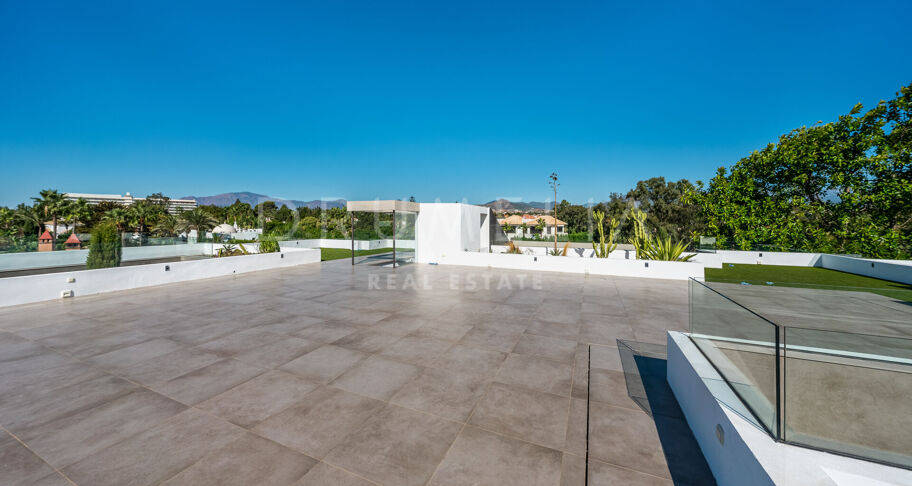 Impressive Brand-New State-of-the Art Modern House in Seaside Casasola
