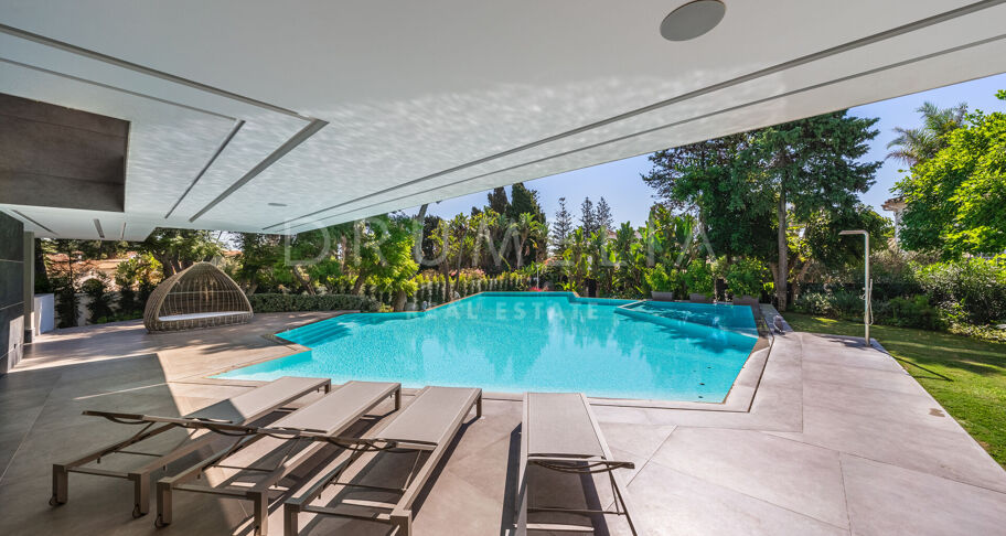 Impressive Brand-New State-of-the Art Modern House in Seaside Casasola