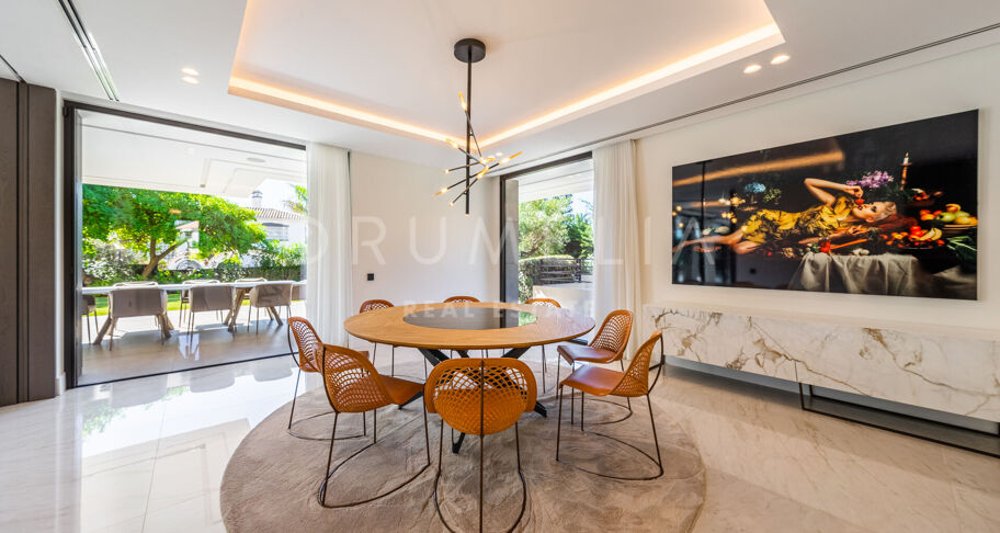 Impressive Brand-New State-of-the Art Modern House in Seaside Casasola