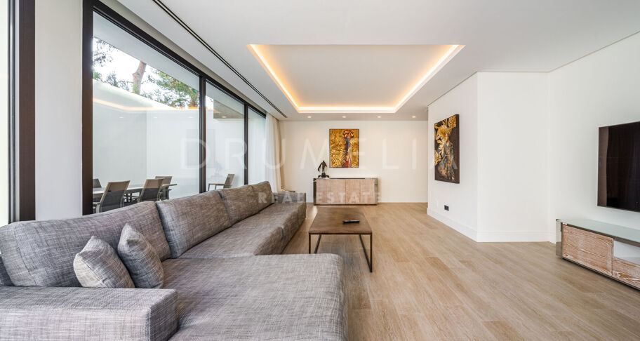 Impressive Brand-New State-of-the Art Modern House in Seaside Casasola
