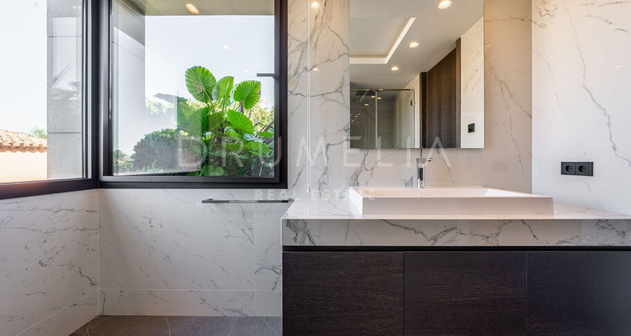 Impressive Brand-New State-of-the Art Modern House in Seaside Casasola