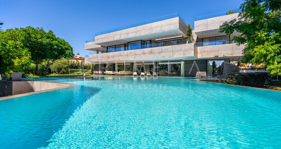 Impressive Brand-New State-of-the Art Modern House in Seaside Casasola