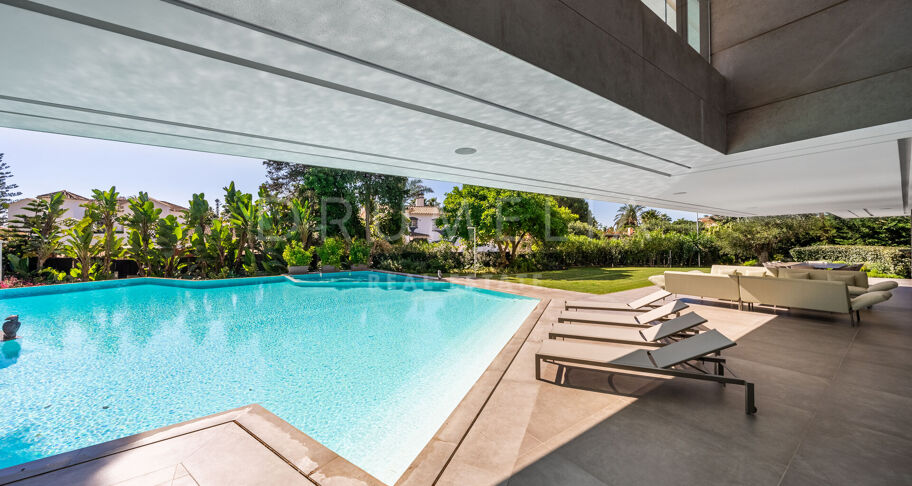 Impressive Brand-New State-of-the Art Modern House in Seaside Casasola