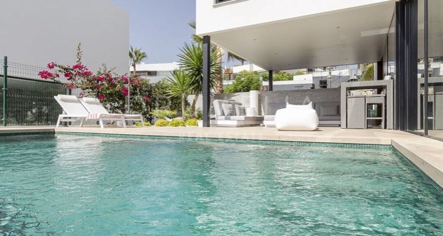 Golfvilla’s met Spa en Bioscoop in El Campanario, Estepona Oost