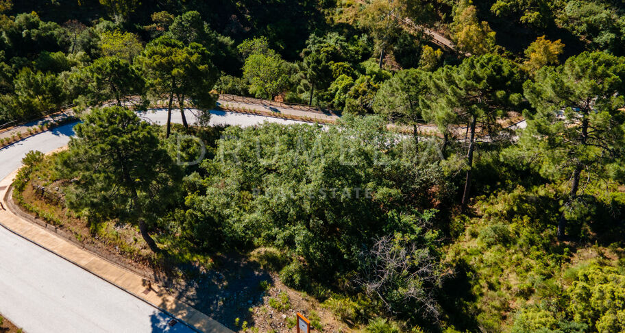 Se vende una magnífica parcela con vistas a la naturaleza en Elite Zagaleta, Benahavis