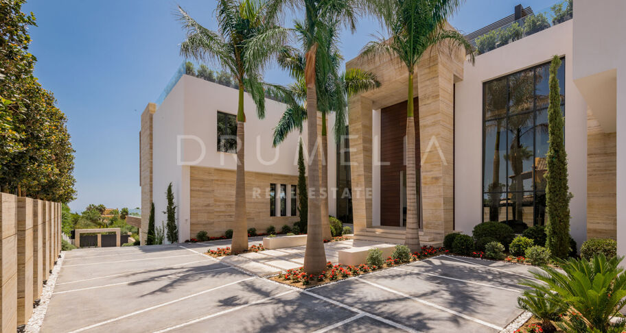 Large brand new villa with stunning views in Cascada de Camoján Marbella's Golden Mile.