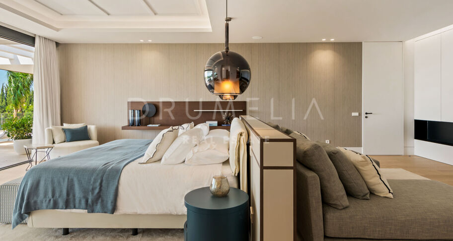 Large brand new villa with stunning views in Cascada de Camoján Marbella's Golden Mile.