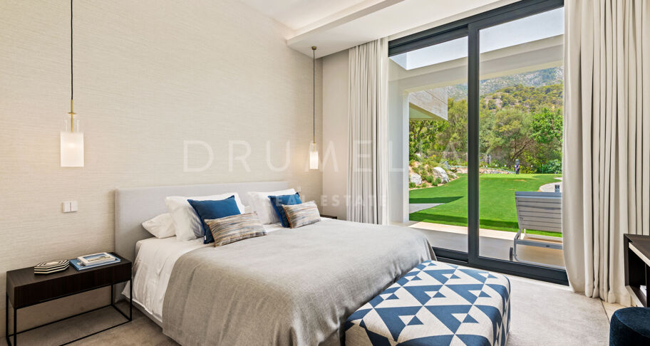 Large brand new villa with stunning views in Cascada de Camoján Marbella's Golden Mile.