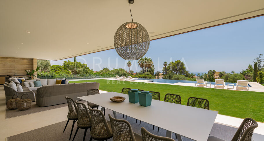 Large brand new villa with stunning views in Cascada de Camoján Marbella's Golden Mile.