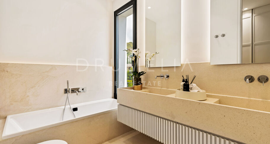 Large brand new villa with stunning views in Cascada de Camoján Marbella's Golden Mile.
