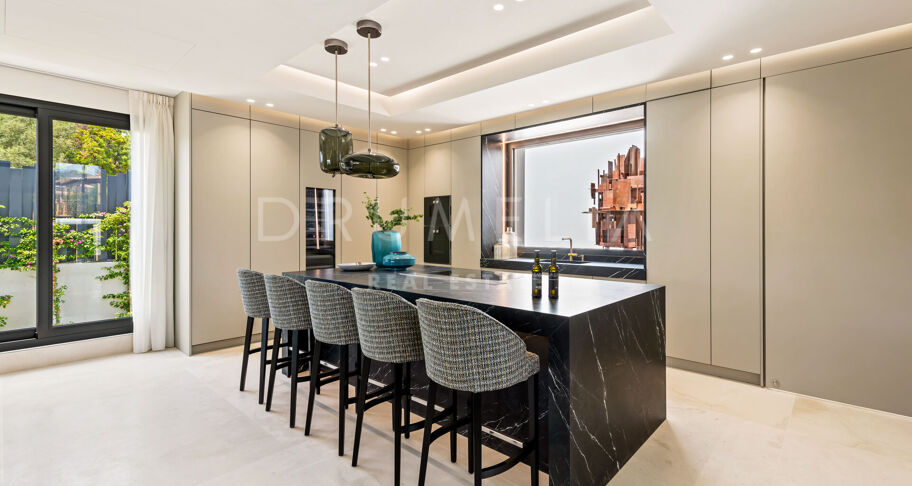 Large brand new villa with stunning views in Cascada de Camoján Marbella's Golden Mile.