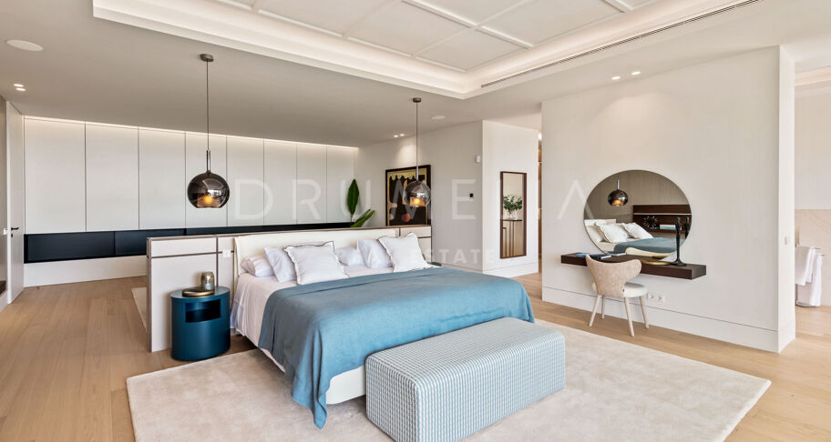 Large brand new villa with stunning views in Cascada de Camoján Marbella's Golden Mile.