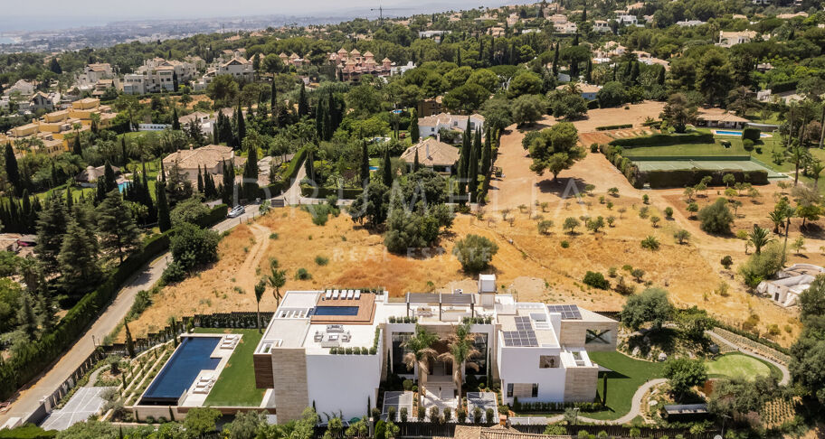 Large brand new villa with stunning views in Cascada de Camoján Marbella's Golden Mile.