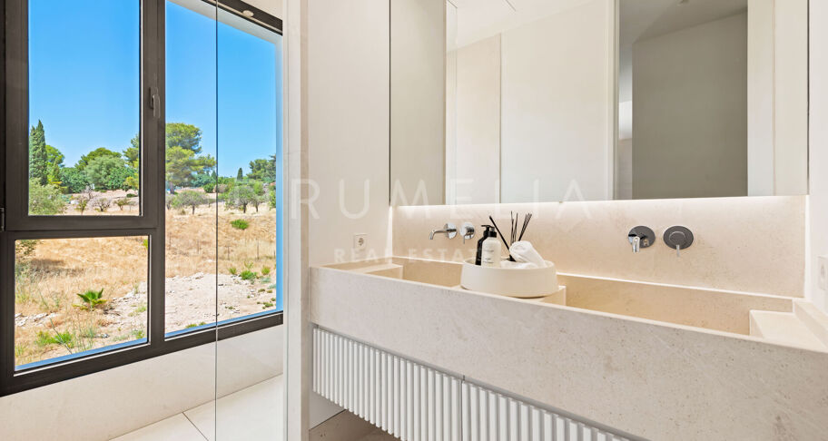 Large brand new villa with stunning views in Cascada de Camoján Marbella's Golden Mile.