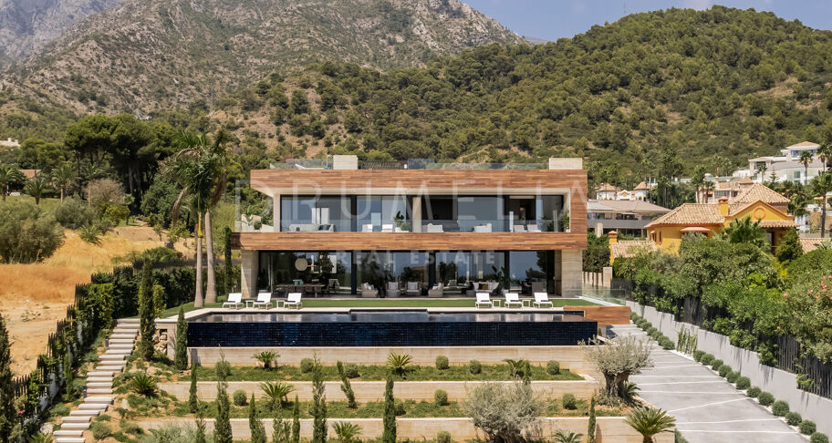 Large brand new villa with stunning views in Cascada de Camoján Marbella's Golden Mile.