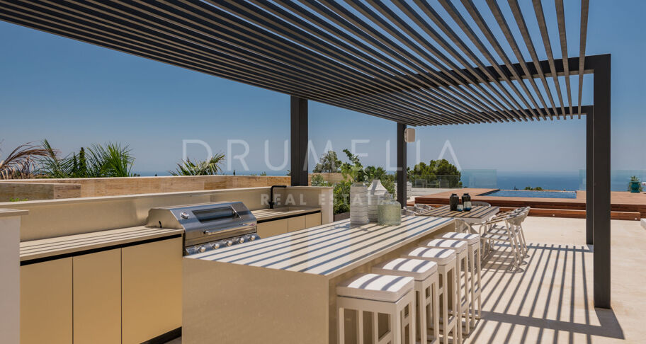 Large brand new villa with stunning views in Cascada de Camoján Marbella's Golden Mile.