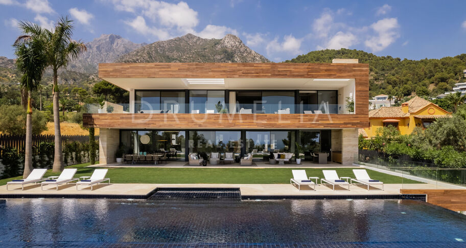 Large brand new villa with stunning views in Cascada de Camoján Marbella's Golden Mile.