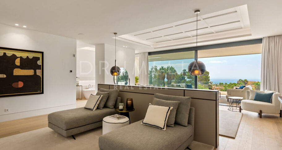 Large brand new villa with stunning views in Cascada de Camoján Marbella's Golden Mile.
