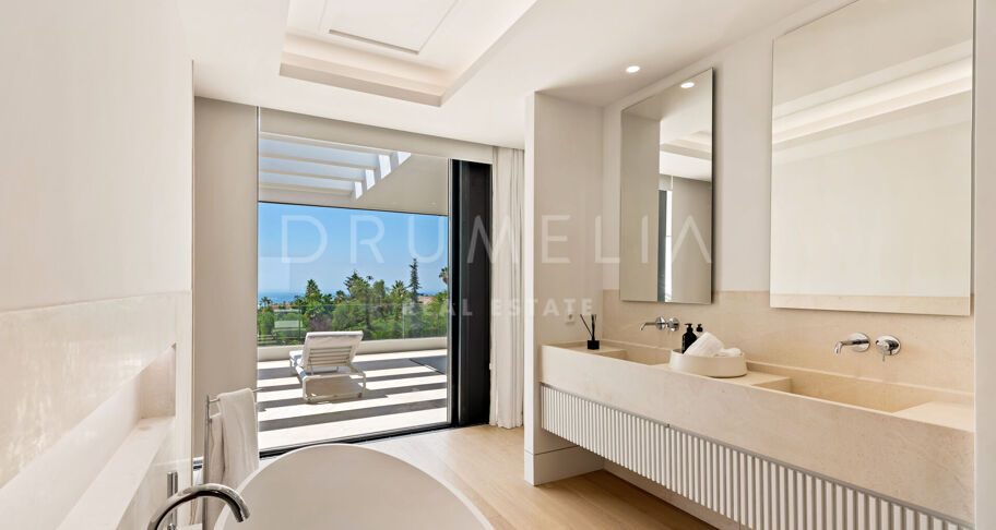 Large brand new villa with stunning views in Cascada de Camoján Marbella's Golden Mile.