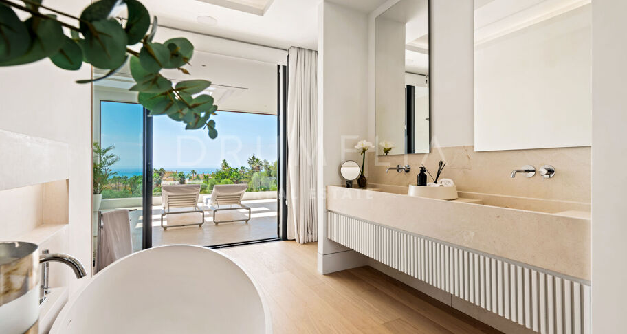 Large brand new villa with stunning views in Cascada de Camoján Marbella's Golden Mile.