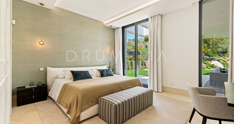 Large brand new villa with stunning views in Cascada de Camoján Marbella's Golden Mile.