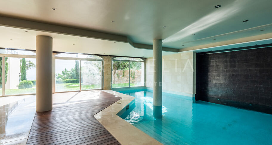 Majestic mansion house with stunning views of the sea and the mountains in La Zagaleta, Benahavís
