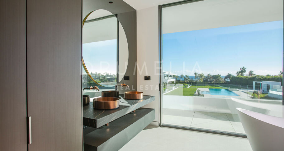 Propriété semi-détachée de luxe et de grande qualité, dans le Golden Mile de Marbella.